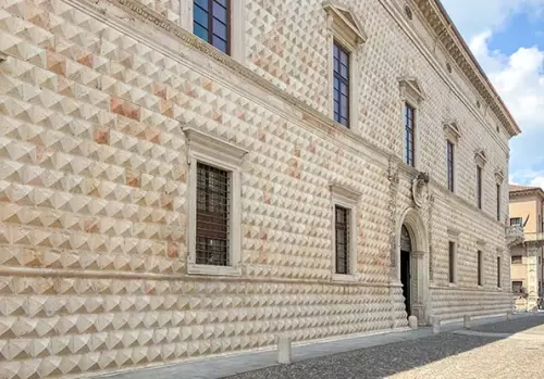 Palazzo de Diamanti